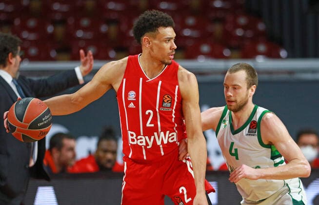2 Wade Baldwin (FCBB) rot, gegen 4 Lukas Lekavicius (Zalgiris Kaunas) Basketball, EuroLeague, FC Bayern München vs. Zalgiris Kaunas im Audi Dome am 01.04.2021 FOTO: Mladen Lackovic LakoPress