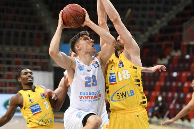 Michal Michalak (Syntainics MBC) im Zweikampf mit Jonas Wohlfarth-Bottermann (MHP Riesen Ludwigsburg), GER, MHP Riesen Ludwigsburg vs. Syntainics MBC Weißenfels, 01.04.2021, 29. Spieltag easycredit Basketball Bundesliga, Spielzeit 2020 2021. GER, MHP Riesen Ludwigsburg vs. Syntainics MBC Weißenfels, 01.04.2021, 29. Spieltag easycredit Basketball Bundesliga, Spielzeit 2020 2021 Ludwigsburg Copyright: xEibnerxPressefoto MichaelxMemmlerx EP_MMR