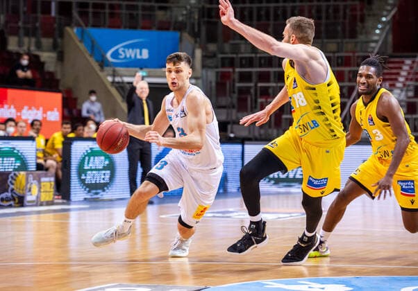 Michal Michalak (SYNTAINICS MBC 23) ; Jonas Wohlfarth-Bottermann (MHP RIESEN Ludwigsburg 18) ; Jaleen Smith (MHP RIESEN Ludwigsburg 3) ; 1. Basketball Bundesliga easyCredit BBL: MHP RIESEN Ludwigsburg - SYNTAINICS MBC am 01.04.2021 in Ludwigsburg (MHPArena), Baden-Wuerttemberg, Deutschland Ludwigsburg. 01.04.21 Basketball , 01.04.2021, Ludwigsburg (Deutschland)
