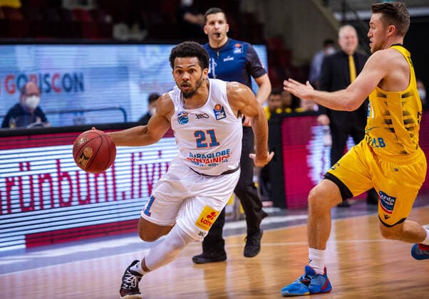 Quinton Hooker (SYNTAINICS MBC 21) ; Jordan Hulls (MHP RIESEN Ludwigsburg 1) ; 1. Basketball Bundesliga easyCredit BBL: MHP RIESEN Ludwigsburg - SYNTAINICS MBC am 01.04.2021 in Ludwigsburg (MHPArena), Baden-Wuerttemberg, Deutschland Ludwigsburg. 01.04.21 Basketball , 01.04.2021, Ludwigsburg (Deutschland)