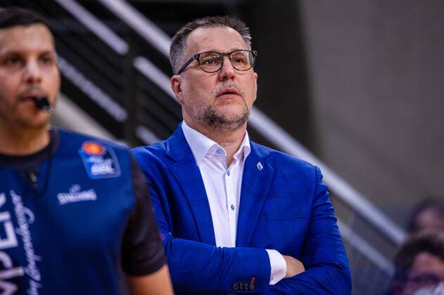 Silvano Poropat (Headcoach SYNTAINICS MBC) ; 1. Basketball Bundesliga easyCredit BBL: MHP RIESEN Ludwigsburg - SYNTAINICS MBC am 01.04.2021 in Ludwigsburg (MHPArena), Baden-Wuerttemberg, Deutschland Ludwigsburg. 01.04.21 Basketball , 01.04.2021, Ludwigsburg (Deutschland)