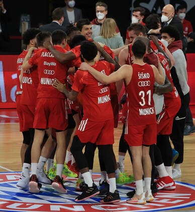 01.04.2021, EuroLeague, FC Bayern Basketball vs Kaunas, Basketball, Audi Dome Muenchen, im Bild: FCB Basket jubelt