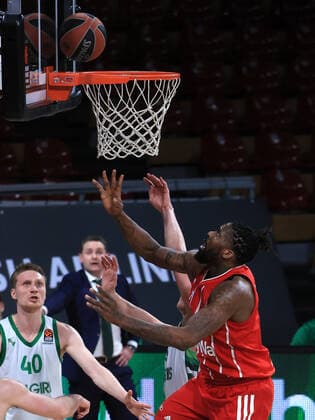01.04.2021, EuroLeague, FC Bayern Basketball vs Kaunas, Basketball, Audi Dome Muenchen, im Bild: Marius Grigonis (Kaunas), Jalen Reynolds (FCB Basketball)