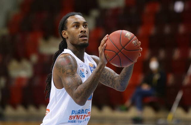 Ludwigsburg , Basketball easyCredit BBL Bundesliga , MHP RIESEN Ludwigsburg vs. SYNTAINICS MBC , Anthony Barber ( MBC )