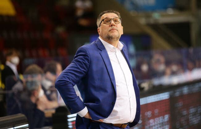 Ludwigsburg , Basketball easyCredit BBL Bundesliga , MHP RIESEN Ludwigsburg vs. SYNTAINICS MBC , Silvano Poropat ( Trainer MBC )