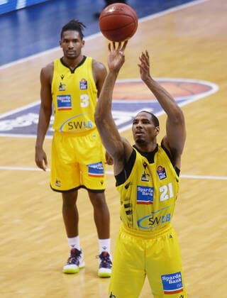 Ludwigsburg , Basketball easyCredit BBL Bundesliga , MHP RIESEN Ludwigsburg vs. SYNTAINICS MBC , Tremmell Darden ( Riesen )