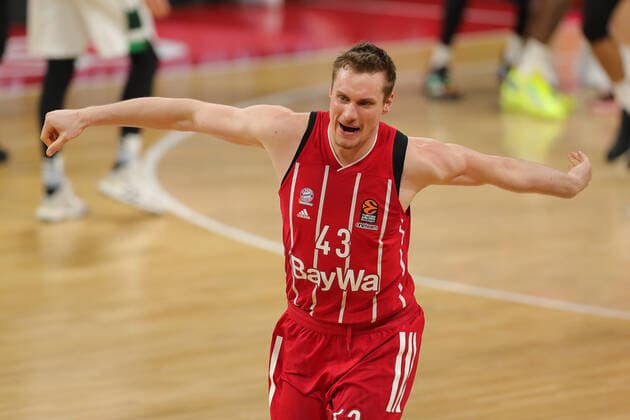 Leon Radosevic (Muenchen) bejubelt den Einzug in das Viertelfinale GER, FC Bayern Basketball vs. Zalgiris Kaunas, Basketball, Euroleague, Saison 2020 2021, 01.04.2021, GER, FC Bayern Basketball vs. Zalgiris Kaunas, Basketball, Euroleague, Saison 2020 2021, 01.04.2021, Muenchen Copyright: xEIBNER MarcelxEngelbrechtx EP_EER
