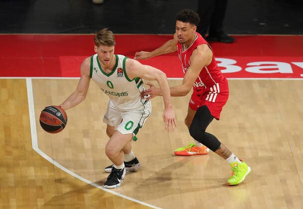 Thomas Walkup (Kaunas) und Wade Baldwin IV (Muenchen) im Zweikampf GER, FC Bayern Basketball vs. Zalgiris Kaunas, Basketball, Euroleague, Saison 2020 2021, 01.04.2021, GER, FC Bayern Basketball vs. Zalgiris Kaunas, Basketball, Euroleague, Saison 2020 2021, 01.04.2021, Muenchen Copyright: xEIBNER MarcelxEngelbrechtx EP_EER