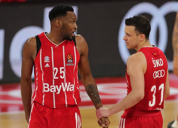 Jajuan Johnson (Muenchen) und Zan Sisko im Gespraech GER, FC Bayern Basketball vs. Zalgiris Kaunas, Basketball, Euroleague, Saison 2020 2021, 01.04.2021, GER, FC Bayern Basketball vs. Zalgiris Kaunas, Basketball, Euroleague, Saison 2020 2021, 01.04.2021, Muenchen Copyright: xEIBNER MarcelxEngelbrechtx EP_EER