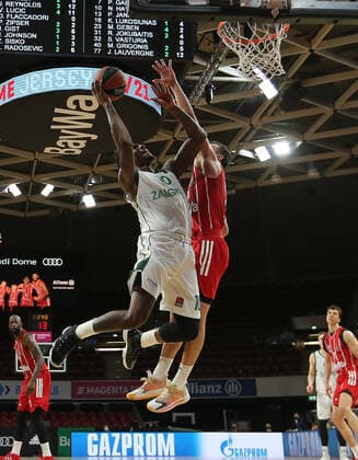 Zweikampf unter dem Korb zwischen Nigel Hayes (Kaunas) und Zan Sisko (Muenchen) GER, FC Bayern Basketball vs. Zalgiris Kaunas, Basketball, Euroleague, Saison 2020 2021, 01.04.2021, GER, FC Bayern Basketball vs. Zalgiris Kaunas, Basketball, Euroleague, Saison 2020 2021, 01.04.2021, Muenchen Copyright: xEIBNER MarcelxEngelbrechtx EP_EER