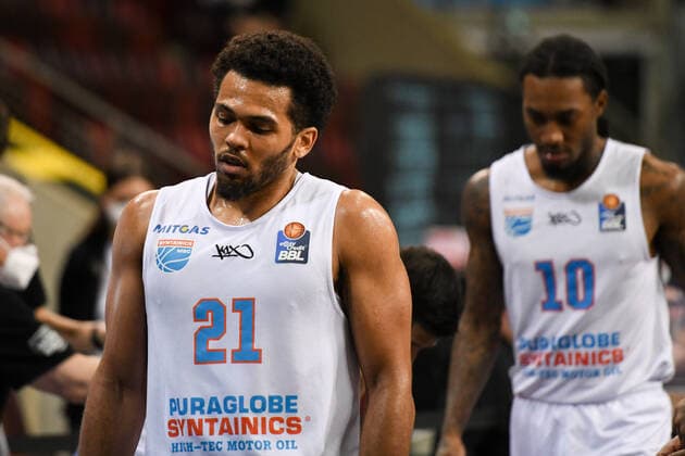 Quinton Hooker (Syntainics MBC) und Anthony Barber (Syntainics MBC) ist enttaeuscht ueber die Niederlage, GER, MHP Riesen Ludwigsburg vs. Syntainics MBC Weißenfels, 01.04.2021, 29. Spieltag easycredit Basketball Bundesliga, Spielzeit 2020 2021. GER, MHP Riesen Ludwigsburg vs. Syntainics MBC Weißenfels, 01.04.2021, 29. Spieltag easycredit Basketball Bundesliga, Spielzeit 2020 2021 Ludwigsburg Copyright: xEibnerxPressefoto MichaelxMemmlerx EP_MMR