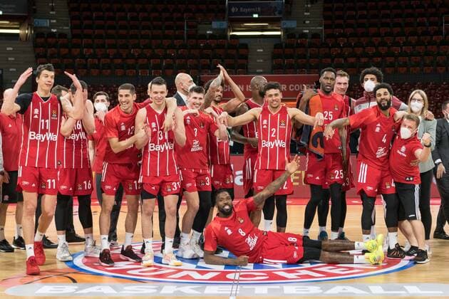 Basketball, Euroleague, day0}.04.2021, FC Bayern München - Zalgiris Kaunas. Im Bild die Bayern feiern Ihren Einzug in die Playoffs. München Audi Dome Bayern Deutschland Copyright: Passion2Press.dex xMarkusxFischerx