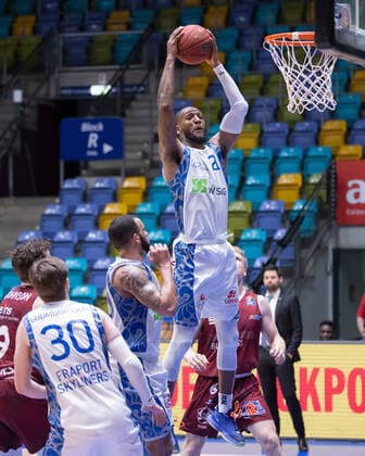 Fraport Skyliners - NINERS Chemnitz, easyCredit BBL Rebound von Kamari Murphy (Fraport Skyliners, 21). Basketball-Spiel der easyCredit BBL zwischen den Fraport Skyliners und NINERS Chemnitz am 1. April 2021 in der Fraport-Arena in Frankfurt am Main., Frankfurt am Main Hessen Deutschland Fraport-Arena