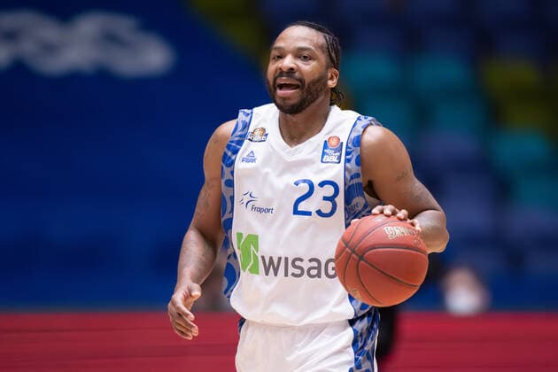 Fraport Skyliners - NINERS Chemnitz, easyCredit BBL Quantez Robertson (Fraport Skyliners, 23). Basketball-Spiel der easyCredit BBL zwischen den Fraport Skyliners und NINERS Chemnitz am 1. April 2021 in der Fraport-Arena in Frankfurt am Main., Frankfurt am Main Hessen Deutschland Fraport-Arena