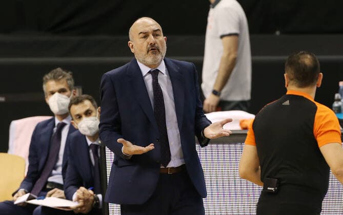 Trainer Jaume Ponsarnau Aktion Oberkoerper Oberkörper Basketball EuroLeague Herren Saison 2020 2021 02.04.2021 ALBA Berlin vs. Valencia Baskets