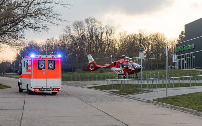 Trainingsunfall bei den GISA Lions in der Erdgas Sportarena Deeshyra Thomas (03, GISA Lions SV Halle) wurde ins Krankenhaus gebracht. Training GISA Lions SV Halle Basketball - 1. Bundesliga - ERDGAS Sportarena Halle (Saale) 01.04.2021 Foto: Holger John Halle Saale Sachsen-Anhalt Deutschland ERDGAS Sportarena Halle Saale