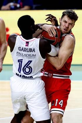 Real Madrid s forward Usman Garuba (L) fights for the ball against Olympiakos forward Sasha Vezenkov (R) during the Euroleague game between Real Madrid and Olympiakos B.C. at WiZink Center in Madrid, Spain, 02 April 2021. Real Madrid - Olympiakos B.C. !ACHTUNG: NUR REDAKTIONELLE NUTZUNG!  Copyright: xChemaxMoyax GRAF6308 20210402-637529947217696842