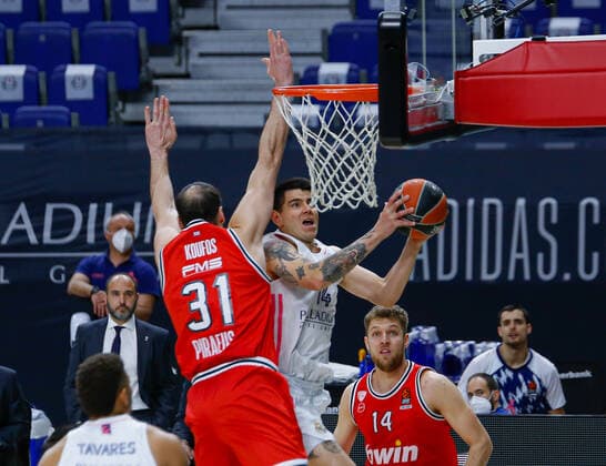 MATCH Jornada 33 Euroleague Masculino Madrid Real Madrid vs Olympiacos Piraeus Gabriel Deck Kosta Koufos Madrid Madrid Spain Baloncesto Copyright: xAlbaxPachecox