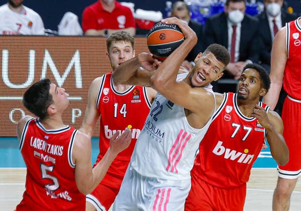 MATCH Jornada 33 Euroleague Masculino Madrid Real Madrid vs Olympiacos Piraeus Edy Tavares Giannoulis Larentzakis Sasha Vezenkov Shaquielle Mckissic Madrid Madrid Spain Baloncesto Copyright: xAlbaxPachecox