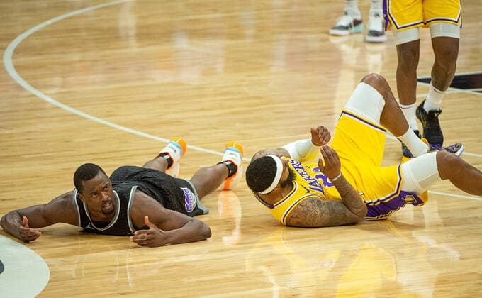 April 2, 2021, Sacramento, CA, USA: Sacramento Kings forward Harrison Barnes (40) fights for ball with Los Angeles Lakers forward Markieff Morris (88) in the second quarter during a game at Golden 1 Center on Friday, April 2, 2021 in Sacramento. Sacramento USA - ZUMAj89_ 20210402_zaf_j89_011 Copyright: xPaulxKitagakixJr.x