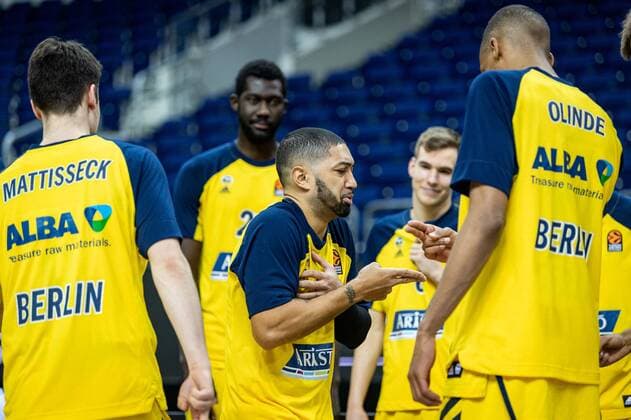 Basketball Berlin 02.04.2021 Euroleague Saison 2020 2021 Alba Berlin - Valencia Basket Peyton Siva (Alba Berlin, No.03) Louis Olinde (Alba Berlin, No.19)