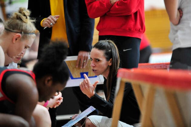 Basketball - DBBL - Play-Offs - GiroLive Panthers Osnabrück - TSV 1880 Wasserburg am 03.04.2021 in der OSC Halle in Osnabrück Sidney Marie Parsons Trainerin (Wasserburg) bei Teamansprache
