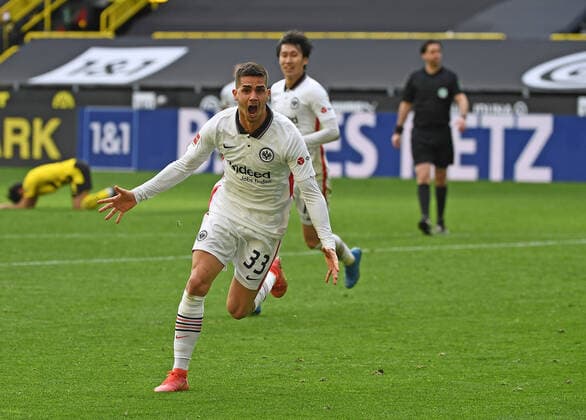 Fussball 1.Bundesliga, Borussia Dortmund - Eintracht Frankfurt 03.04.2021, xjhx, Fussball 1.Bundesliga, Borussia Dortmund - Eintracht Frankfurt emspor, v.l. Torjubel nach dem Tor zum celebrating the goal celebrate 1:2 durch Andre Silva (Eintracht Frankfurt) (DFL DFB REGULATIONS PROHIBIT ANY USE OF PHOTOGRAPHS as IMAGE SEQUENCES and or QUASI-VIDEO) Foto: Jan Huebner Pool Dortmund Signal Iduna Park Nordrhein-Westfalen Deutschland (DE)