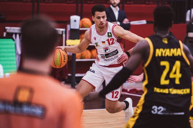 ProA: 29. Spieltag - Artland Dragons vs. Tigers Tuebingen, 03.04.2021 Leon Iduma Okpara (Artland Dragons, 12); ProA: 29. Spieltag - Artland Dragons vs. Tigers Tuebingen am 03.04.2021 in Quakenbrueck (Artland Arena), Germany, Copyright: xBEAUTIFULxSPORTS Neddermannx