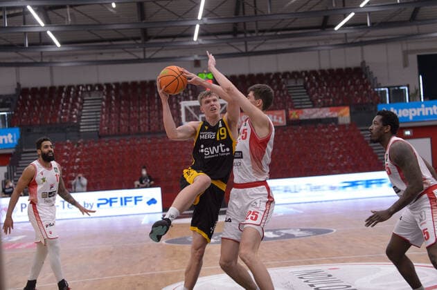Elias Veikko Juhani VALTONEN (19 Tigers Tuebingen), Jacob KNAUF (25 Artland Dragons Quakenbrueck) ; Artland Dragons Quakenbrück vs Tigers Tübingen, Basketball, 2. Bundesliga ProA, 03.04.2021, 29. Spieltag, Saison 2020 2021 ; Copyright: xErikxHillmer EIBNERx EP_ehr Artland Dragons Quakenbrück vs Tigers Tübingen, Basketball, 2. Bundesliga ProA, 03.04.2021, 29. Spieltag, Saison 2020 2021 Quakenbrück Copyright: xErikxHillmer EIBNERx EP_ehr