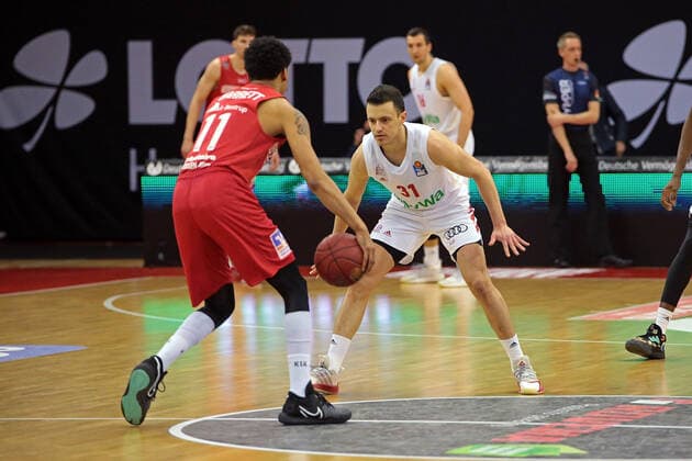 03.04.2021, xovx, Basketball BBL, JobStairs Gießen 46ers - FC Bayern München v.l. Diante Garrett (Gießen 46ers), Zan Mark Sisko (FC Bayern München) emspor Gießen