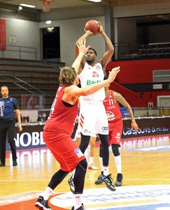 03.04.2021, xovx, Basketball BBL, JobStairs Gießen 46ers - FC Bayern München v.l. John Bryant (Gießen 46ers), JaJuan Johnson (FC Bayern München), Diante Garrett (Gießen 46ers) emspor Gießen