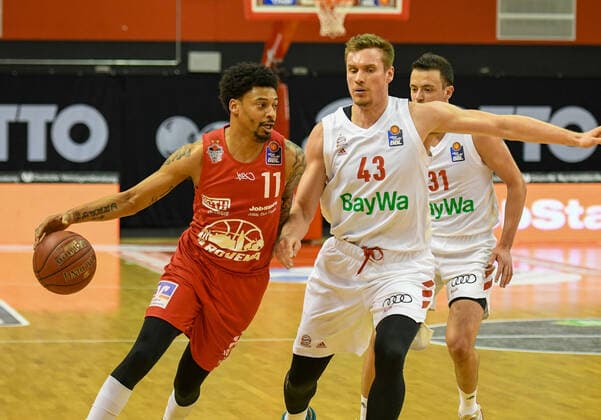Diante Garrett, Leon Radosevic 26. Spieltag, Basketball Bundesliga, Basketball Saison 2020 2021, Deutschland, easyCredit BBL, Germany, Giessen 46ers, giessen rot, Herren, Jobstairs GIESSEN 46ers - FC Bayern München, Männer, München in weiß