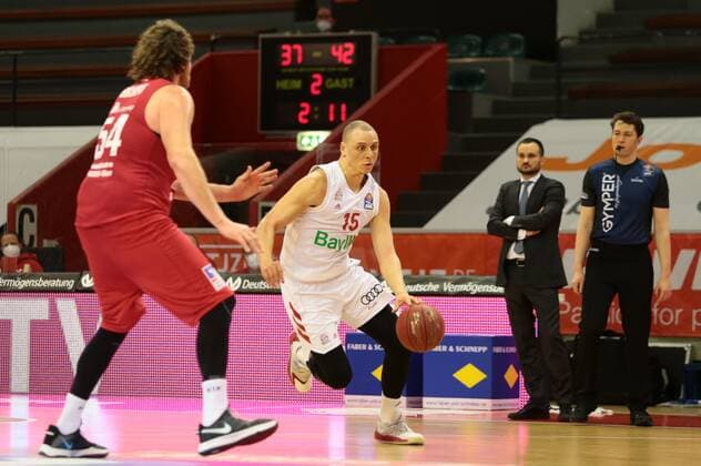 Robin Amaize (Muenchen) gegen John Bryant (Giessen) Jobstairs Giessen 46ers vs FC Bayern Muenchen, Basketball, easyCredit BBL, 03.04.2021 Jobstairs Giessen 46ers vs FC Bayern Muenchen, Basketball, easyCredit BBL, 03.04.2021 Giessen Copyright: xEibner-Pressefotox EP_RWS