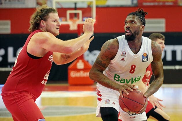 03.04.2021, xovx, Basketball BBL, JobStairs Gießen 46ers - FC Bayern München v.l. John Bryant (Gießen 46ers), Jalen Reynolds (FC Bayern München) emspor Gießen