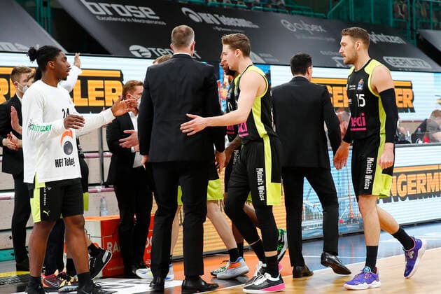 26. Spieltag der easyCredit BBL Basketball Bundesliga am 03.April 2021in der Oberfrankenhalle in Bayreuth Bayern Deutschland Saison 2020-2021 Medi Bayreuth gegen RASTA Vechta Auszeit
