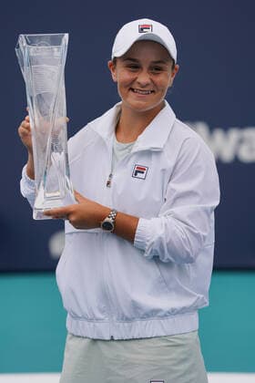 MIAMI GARDENS, FL - APRIL 03: Ashleigh Barty (AUS) holds up the tournament trophy after winning the womenÕs final of the Miami Open on April 3, 2021, at Hard Rock Stadium in Miami Gardens, Florida. (Photo by Michele Eve Sandberg Icon Sportswire) TENNIS: APR 03 Miami Open Icon2104031297
