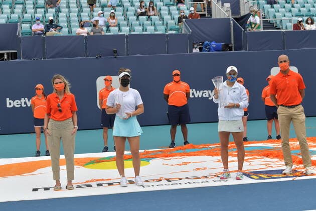 April 3, 2021, Miami Gardens, Florida, United States Of America: MIAMI GARDENS, FLORIDA - APRIL 03: ((NO SALES TO NEW YORK POST) Bianca Andreescu of Canada holds the runners-up trophy after retiring from her match against Ashleigh Barty of Australia during the final of the Miami Open at Hard Rock Stadium on April 03, 2021 in Miami Gardens, Florida...People: Ashleigh Barty Miami Gardens United States Of America - ZUMAs214 20210403_zda_s214_003 Copyright: xSMGx