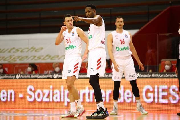 Jan Sisko (Muenchen, links) und JaJuan Johnson (Muenchen) Jobstairs Giessen 46ers vs FC Bayern Muenchen, Basketball, easyCredit BBL, 03.04.2021 Jobstairs Giessen 46ers vs FC Bayern Muenchen, Basketball, easyCredit BBL, 03.04.2021 Giessen Copyright: xEibner-Pressefotox EP_RWS