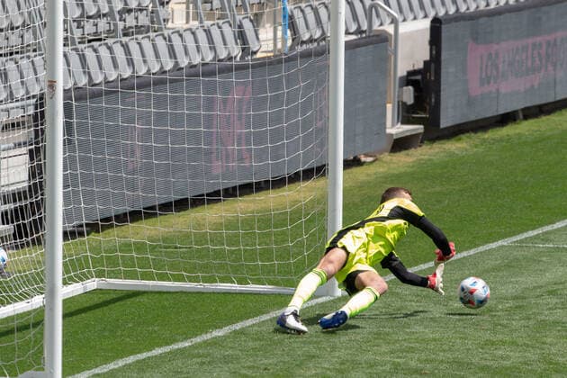 April 3, 2021, Los Angeles, California, USA: Matt Turner 30 of the New England Revolution dives for the ball during their preseason MLS, Fussball Herren, USA game with the LAFC on Saturday April 3, 2021 at the Banc of California stadium in Los Angeles, California. LAFC draws with N.E. Revolution 2-2. PI Los Angeles USA - ZUMAp124 20210403_zaa_p124_036 Copyright: xDOUGLASxCUELLARx
