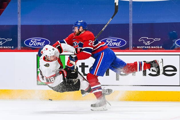 Bilder des Jahres 2021, Sport 04 April Sport Themen der Woche KW13 Sport Bilder des Tages MONTREAL, QC - APRIL 03: Montreal Canadiens defenceman Jeff Petry (26) checks Ottawa Senators left wing Tim Stutzle (18) during the Ottawa Senators versus the Montreal Canadiens game on April 3, 2021, at Bell Centre in Montreal, QC (Photo by David Kirouac Icon Sportswire) NHL, Eishockey Herren, USA APR 03 Senators at Canadiens Icon210403095