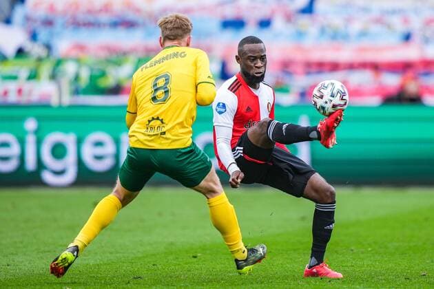 ROTTERDAM - (lr) Zian Flemming of Fortuna Sittard, Lutsharel Geertruida or Feyenoord during the Dutch Eredivisie match between Feyenoord and Fortuna Sittard in De Kuip on April 4, 2021 in Rotterdam, The Netherlands. TOM BODE MULTIMEDIA Dutch Eredivisie 2020 2021 xVIxANPxSportx xTomxBodexMultimediaxIVx