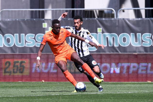 10 ANGELO FULGINI (SCO) - 06 JUNIOR SAMBIA (MHSC) FOOTBALL : Angers vs Montpellier - Ligue 1 Uber Eats - 04 04 2021 FEP Panoramic 