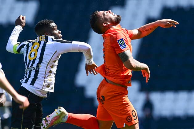 Andy Delort (MHSC) vs Ismael Traore (Angers) FOOTBALL : SCO Angers vs MHSC - Ligue1 Uber Eats - 04 04 2021 JBAutissier Panoramic 