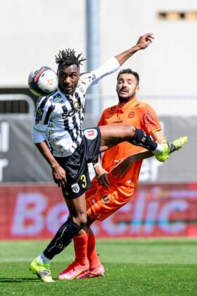 Souleyman Doumbia (Angers) vs Gaetan Laborde (MHSC) FOOTBALL : SCO Angers vs MHSC - Ligue1 Uber Eats - 04 04 2021 JBAutissier Panoramic 