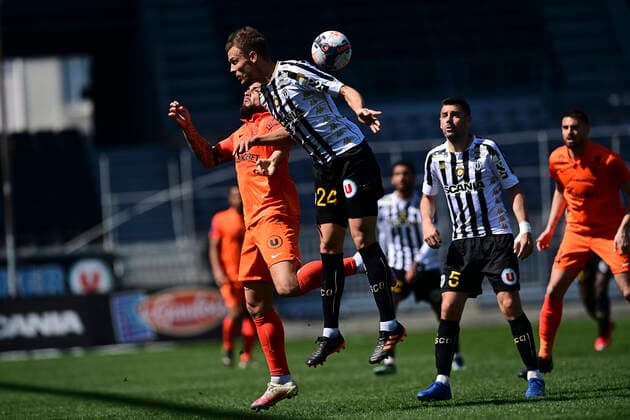 Andy Delort (MHSC) vs Romain Thomas (Angers) FOOTBALL : SCO Angers vs MHSC - Ligue1 Uber Eats - 04 04 2021 JBAutissier Panoramic 