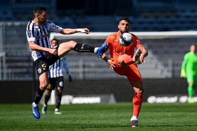 Andy Delort (MHSC) vs Thomas Mangani (Angers) FOOTBALL : SCO Angers vs MHSC - Ligue1 Uber Eats - 04 04 2021 JBAutissier Panoramic 