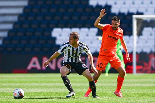 Gaetan Laborde (MHSC) vs Vincent Manceau (Angers) FOOTBALL : SCO Angers vs MHSC - Ligue1 Uber Eats - 04 04 2021 JBAutissier Panoramic 