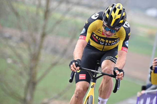Belgian Wout Van Aert of Team Jumbo-Visma pictured at the Paterberg climb in Kluisbergen, during the 105th edition of the Ronde van Vlaanderen - Tour des Flandres - Tour of Flanders one day cycling race, 254km from Antwerp to Oudenaarde, Sunday 04 April 2021. DAVIDxSTOCKMAN  x2687558x