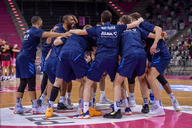 easyCredit BBL, Telekom Baskets Bonn vs. Alba Berlin, 04.04.2021 Alba stimmt sicha auf das Spiel ein, easyCredit BBL, Telekom Baskets Bonn vs. Alba Berlin am 04.04.2021 im Telekom Dome, Bonn (Nordrhein-Westfalen) Copyright: xBEAUTIFULxSPORTS Mueller-Laschetx