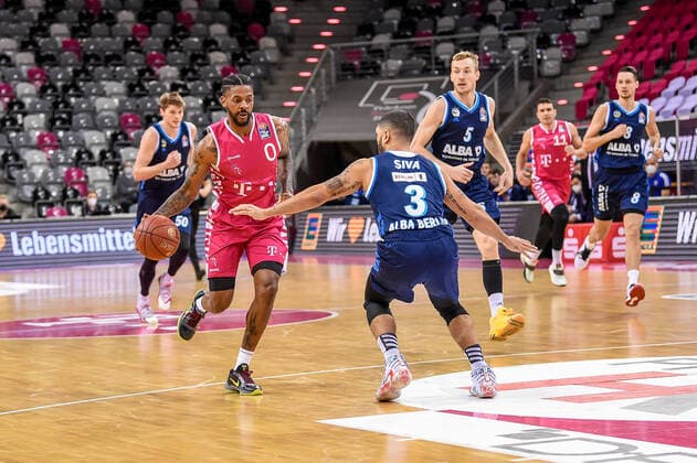 easyCredit BBL, Telekom Baskets Bonn vs. Alba Berlin, 04.04.2021 Alex Hamilton (Telekom Baskets Bonn 0), easyCredit BBL, Telekom Baskets Bonn vs. Alba Berlin am 04.04.2021 im Telekom Dome Bonn, Bonn (Nordrhein-Westfalen) Copyright: xBEAUTIFULxSPORTS Mueller-Laschetx
